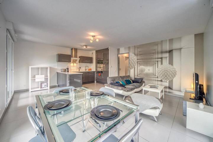 Gîte pour 6 personnes, avec vue ainsi que jardin et terrasse à Saint-Ismier - 2