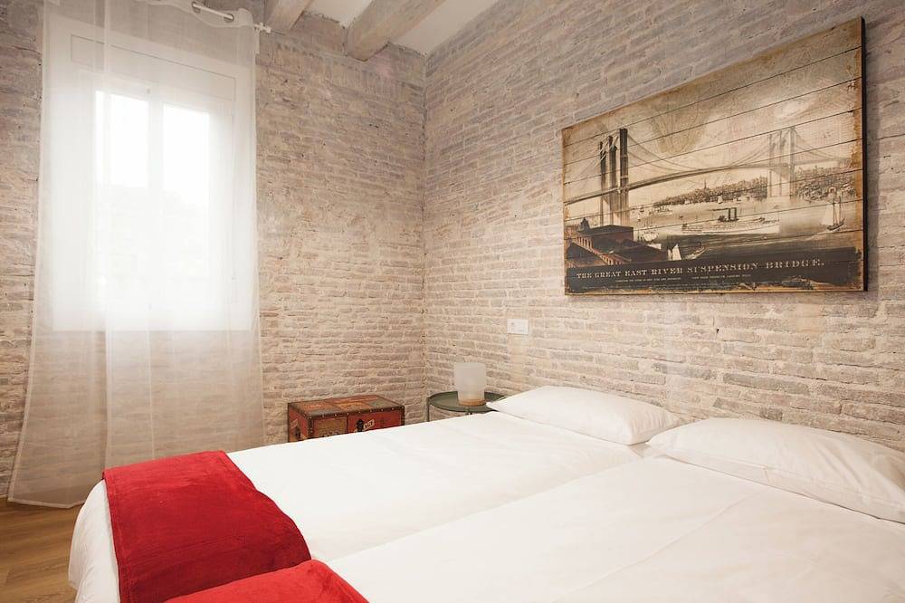 Flat with balcony next to the beach in Barcelona Centre, Barcelona