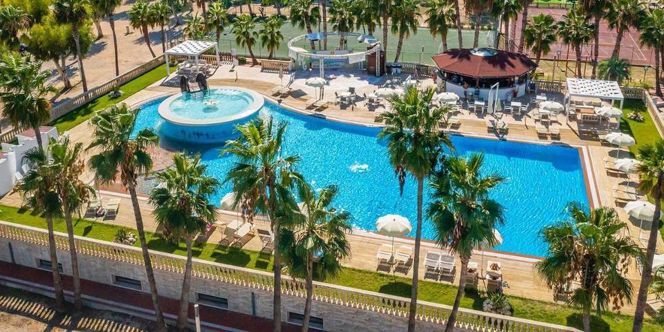 Villaggio vacanza per 2 persone, con Terrazza e Idromassaggio nonché Giardino e Piscina a Vieste