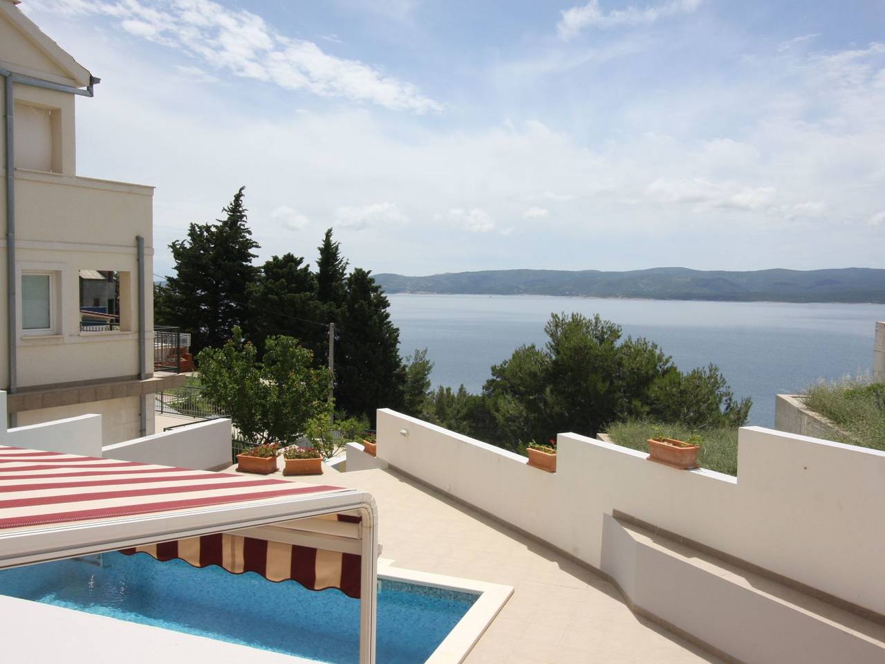 Ganze Wohnung, Appartement mit Blick auf das Wasser in Mimice, Split-Dalmatien