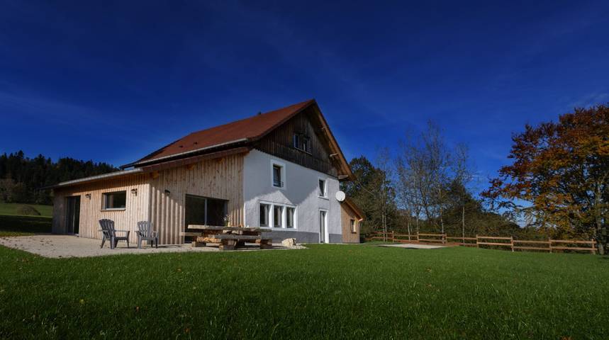 Gîte pour 15 personnes, avec jacuzzi ainsi que jardin et terrasse