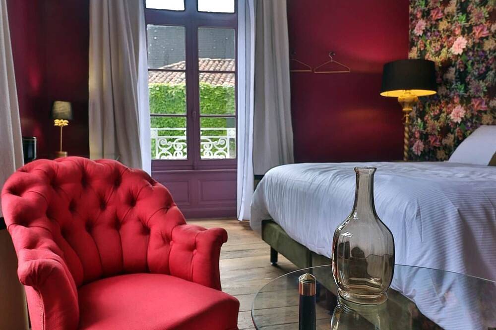 Chambre La 25 - salle d'eau privée in Montbron, Charente