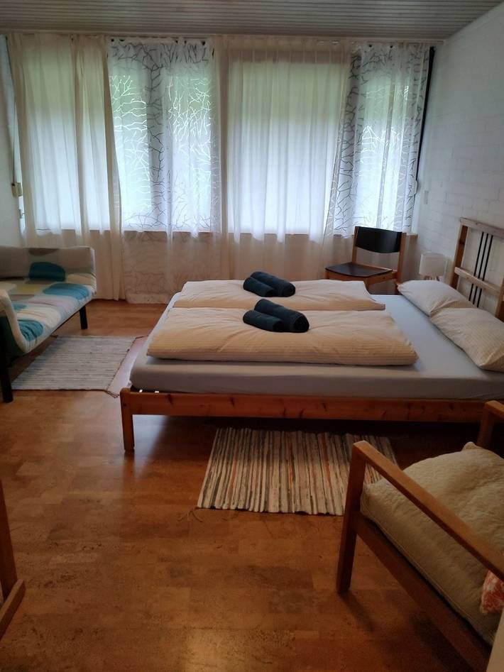 Zimmer für 2 Personen, mit Terrasse und Garten in Gomadingen
