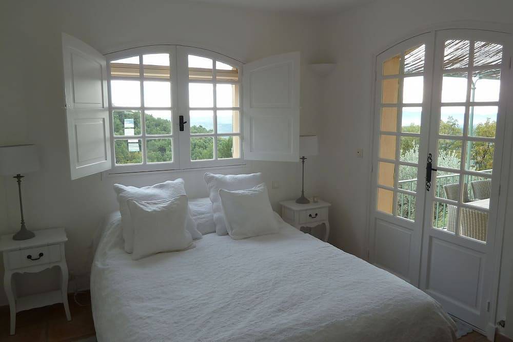 Villa de lujo, piscina privada climatizada y vistas panorámicas al Mediterráneo in Seillans, Region de Draguignan