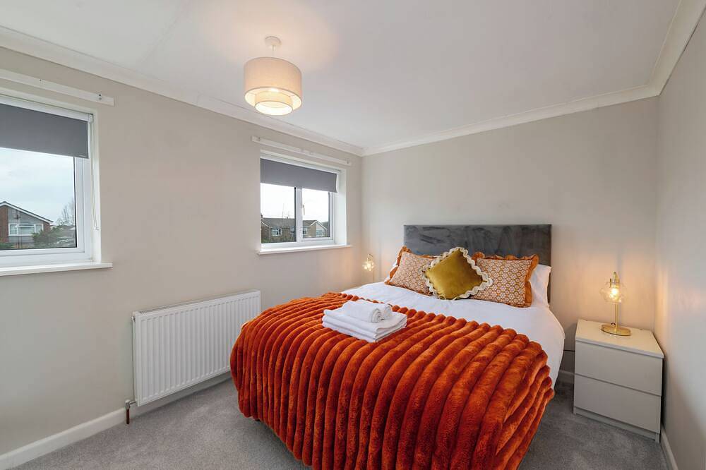 Spacious 4Br  Detached House, Parking, Fast Wifi, Garden Ideal for Contractors in Colchester, Essex