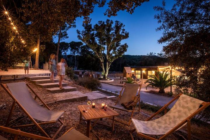 Camping pour 5 personnes, avec terrasse et piscine, animaux acceptés à La Seyne-sur-Mer - 3