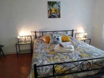 Cottage pour 2 personnes, avec jardin et vue ainsi que terrasse et piscine à Pierrerue