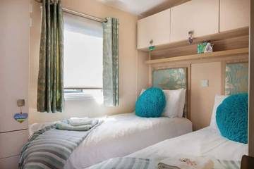 Static Caravan for 6 People in Weymouth, Jurassic Coast, Photo 1