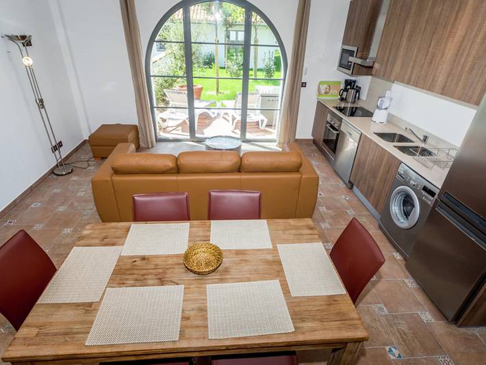 Location de vacances pour 8 personnes, avec balcon et piscine à Biarritz - 4
