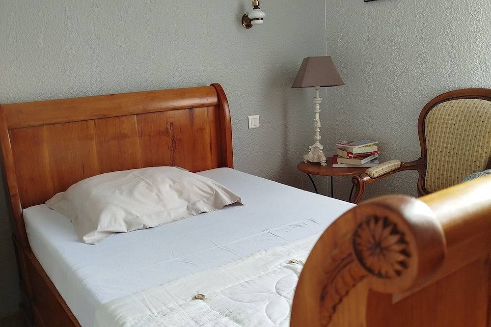 Single rooms converted into family suites 5 minutes from the town center in Salies-du-Salat, Alto Garona