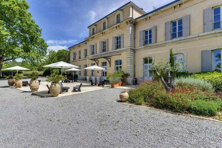Hôtel, avec Terrasse et Jardin ainsi que Piscine et Vue