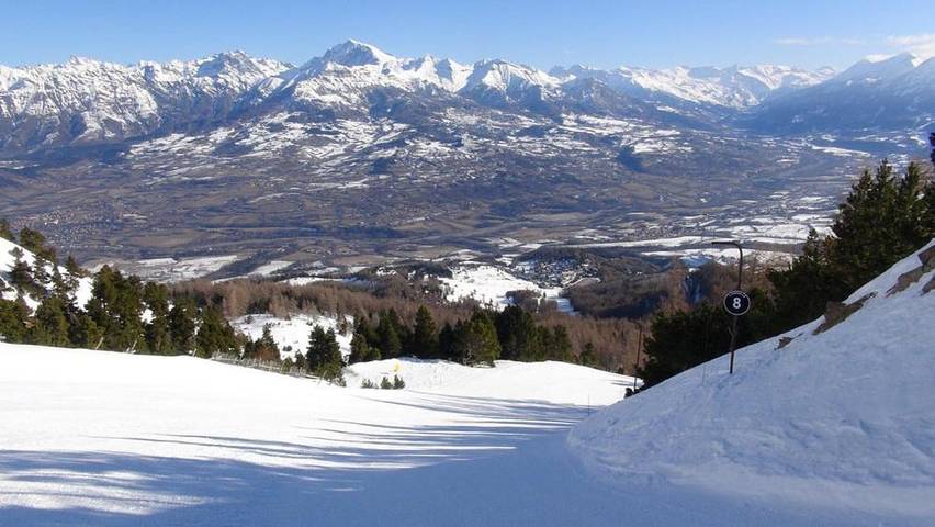 Gîte pour 6 personnes, avec vue et jardin, adapté aux familles à Saint-Julien-en-Champsaur - 2