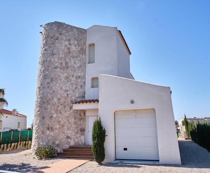 Location de vacances pour 11 personnes, avec jardin ainsi que vue et piscine dans Platja de l'Almadrava - 3