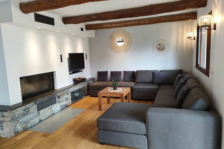 Gîte pour 10 personnes, avec sauna ainsi que jardin et jacuzzi, animaux acceptés à Camparan - 3