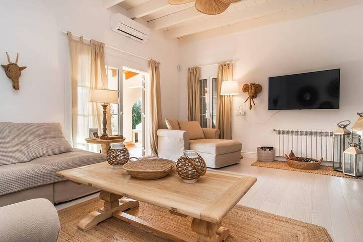 Cozy home in Palma with private swimming pool, can be inside or outside in Portol, Marratxí