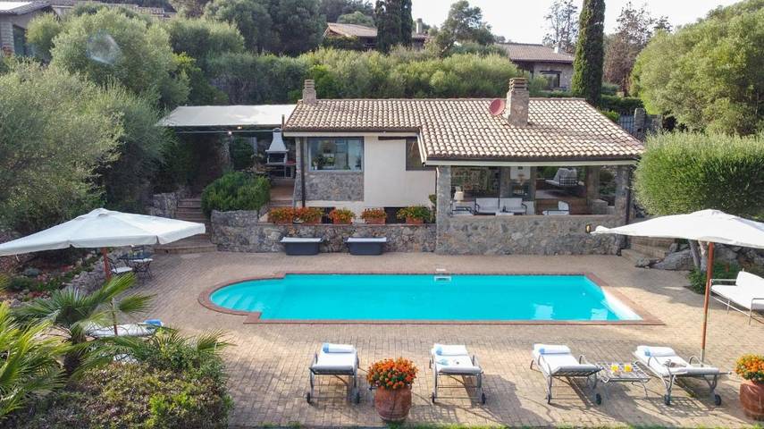 Villa per 6 persone, con giardino e panorama nonché piscina, con animali domestici - 1