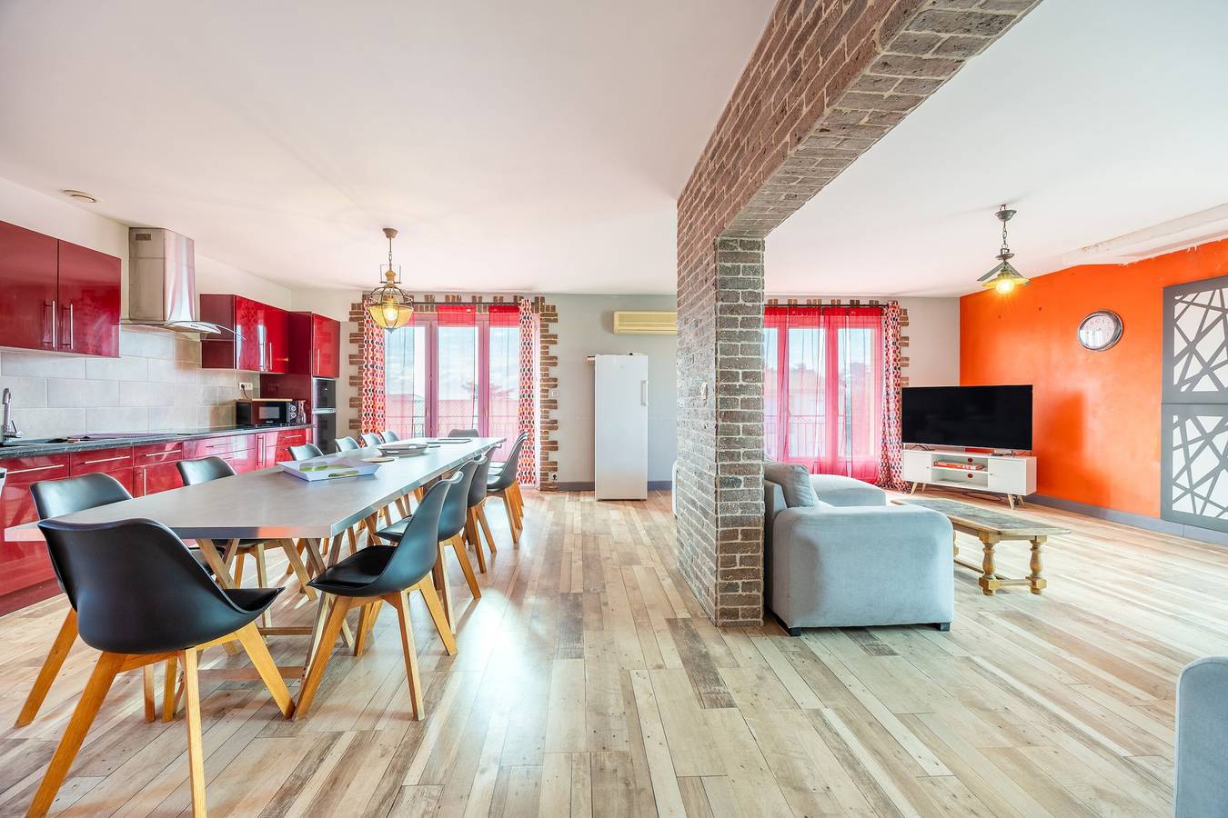 Casa Vacacional para 22 Personas en el Centro de Brem con Amplios Espacios in Brem-sur-Mer, Valle del Loira