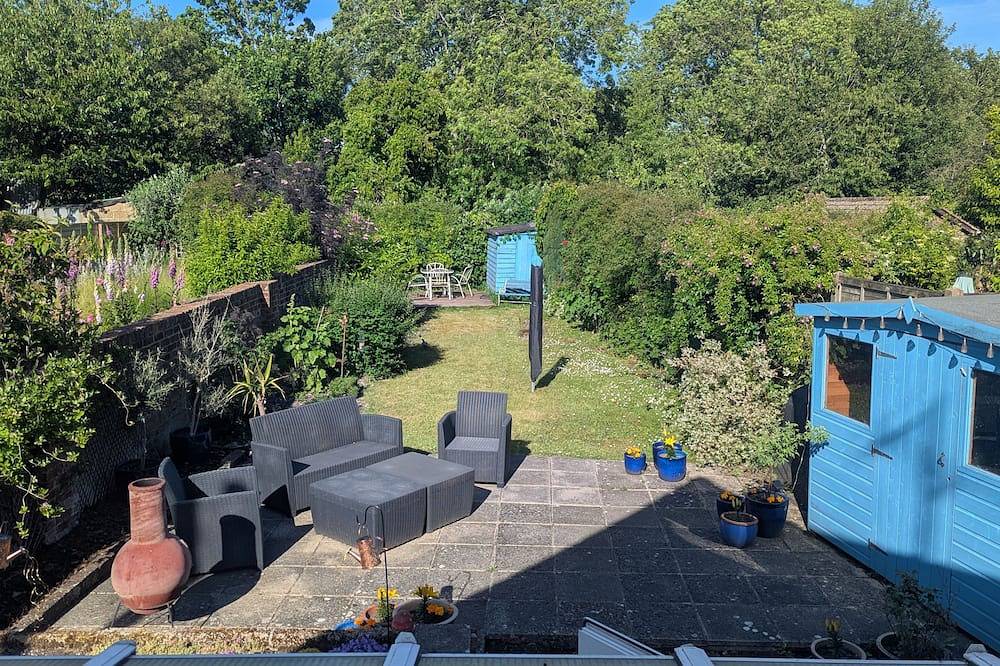 Apartamento entero, Charming 2-Bedroom Cottage with Garden, Conservatory & Castle Views – Near Newport in Newport (Isla de Wight), Isla de Wight