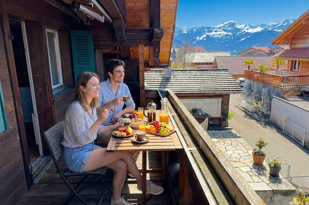 Geheel appartement, Concierge, Swiss Alps Scenic Views by Swisshut in Sigriswil, Meer van Thun