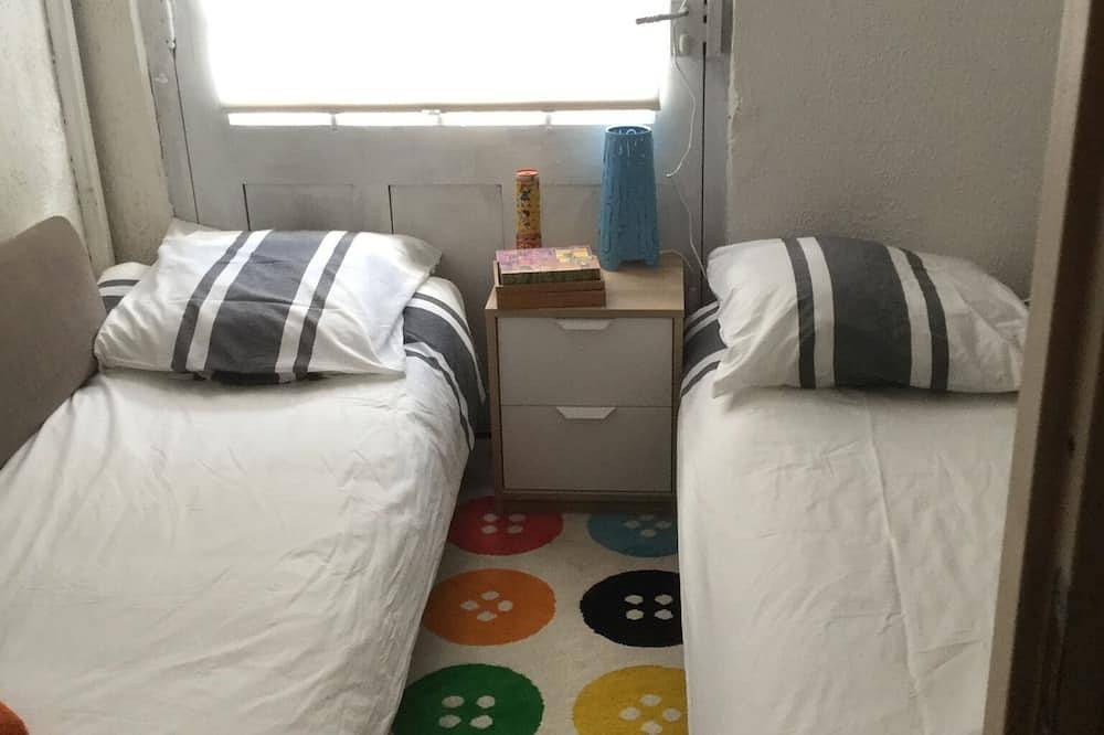 Gîte en campagne, bien équipé pour deux adultes et deux enfants (+ des chiens) in Le Bec-Hellouin, Région de Bernay