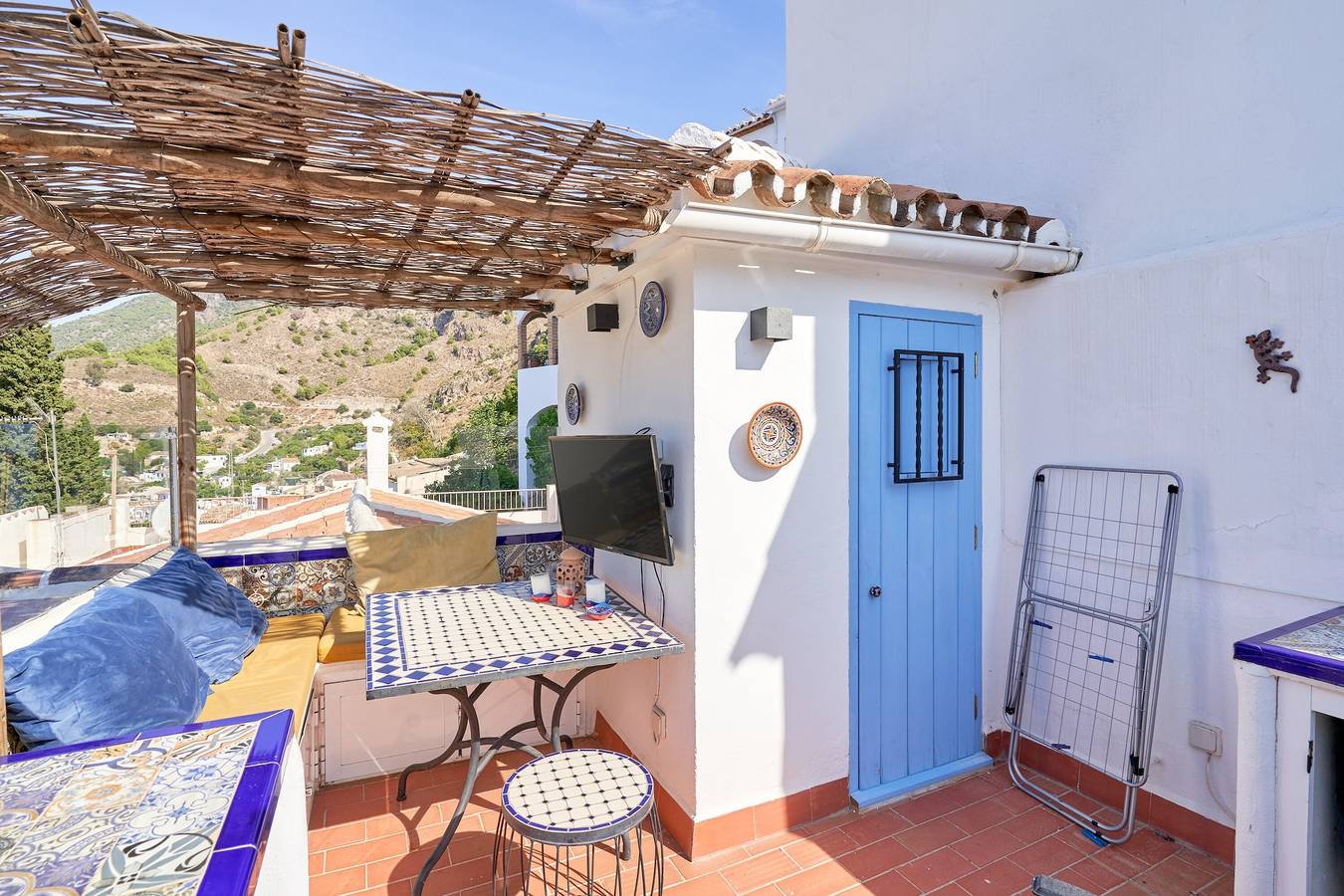 Holiday Home 'La Casita Chica' with Private Terrace, Wi-Fi and Air Conditioning in Frigiliana Road, Frigiliana