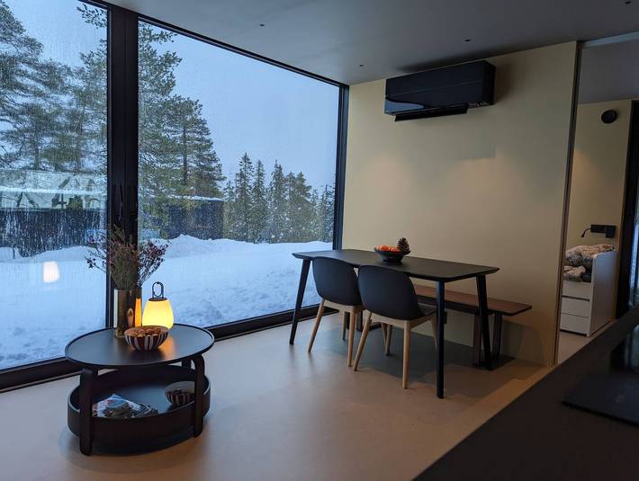 Trehytte for 4 personer, med balkong i Østlandet