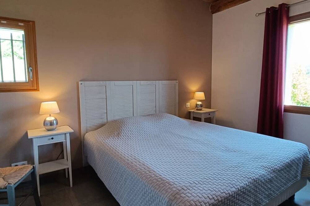 Villa Figuière at the foot of Mont Ventoux in Le Barroux, Parque natural regional del Mont Ventoux