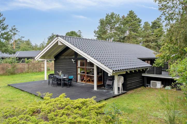 Ferieudlejning for 6 personer, med terrasse og sauna samt jacuzzi i Ellinge Lyng