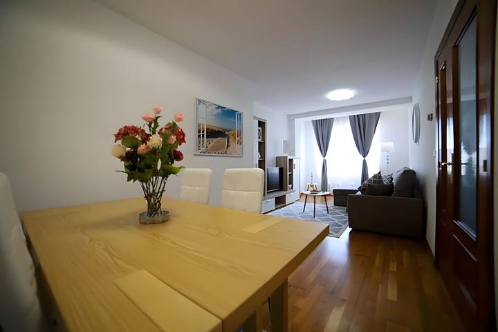 Apartamento inteiro, Apartamento 'Playa Arbeyal Garagem' com Wi-Fi in Playa de L'Arbeyal (Gijón), Gijón