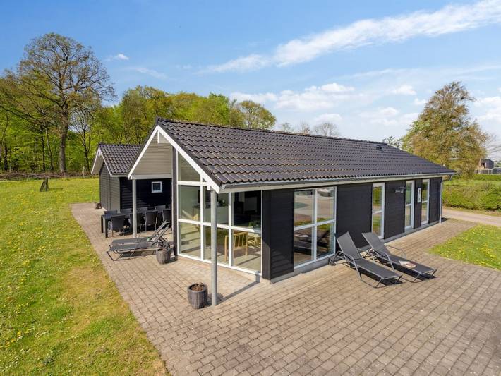 Ferienhaus für 10 Personen, mit Terrasse und Pool sowie Sauna und Whirlpool, mit Haustier in Kelstrup Strand