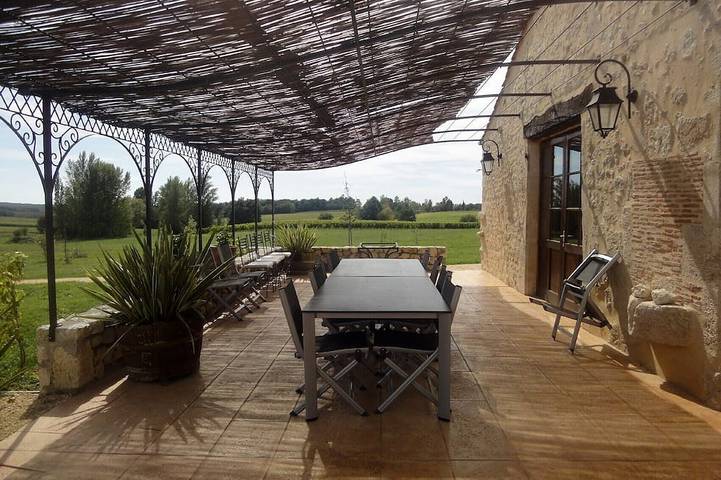 Location de vacances pour 6 personnes, avec Terrasse ainsi que Jardin et Piscine à Saint-Astier