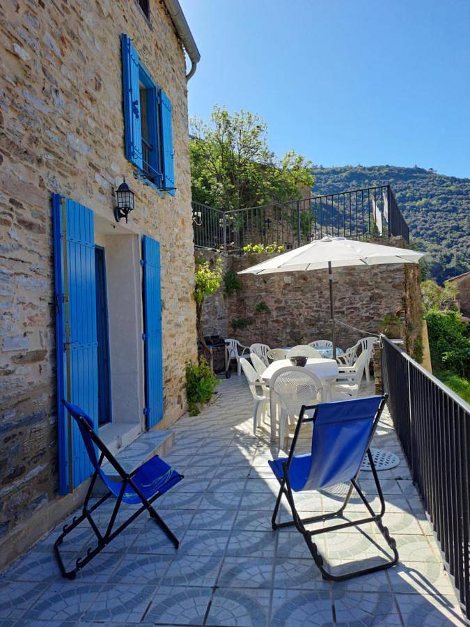 Location de vacances pour 8 personnes, avec vue ainsi que piscine et balcon à Citou