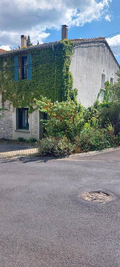 Location de vacances pour 6 personnes, avec terrasse ainsi que jardin et vue à Cascastel-des-Corbières - 2