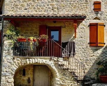 Gîte pour 2 personnes, avec terrasse, animaux acceptés à Saint-Maurice-d'Ibie