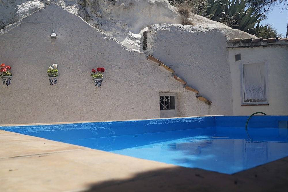 Cave House \"La Estrella\" 10 minutes from Granada center. in Surroundings of Sierra Nevada, Monachil