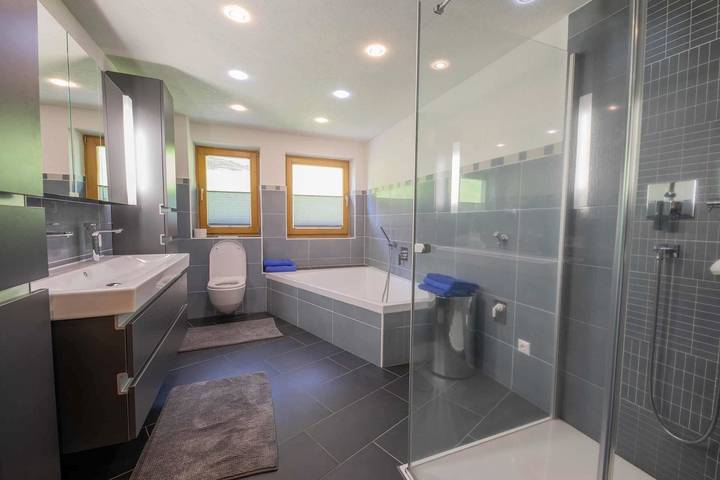 Ferienwohnung für 5 Personen, mit Balkon und Terrasse sowie Garten und Ausblick im Stubaital - 3