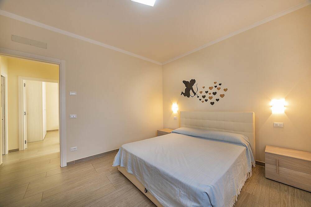 Ganze Wohnung, Dimora Paola - Garda - Centro con parcheggio- ac in Caprino Veronese, Gardasee-Berge