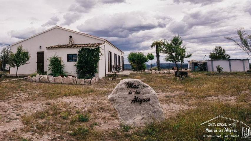 Location de vacances pour 8 personnes, avec Balcon et Terrasse ainsi que Jardin et Piscine à Mequinenza