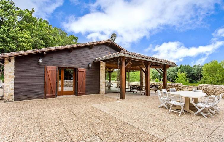 Location de vacances pour 8 personnes, avec piscine, animaux acceptés dans Lonnes