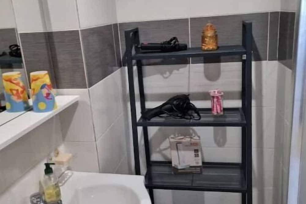 Entire apartment, T1 Meuble in Saint-Chamond, Pilat Regional Nature Park