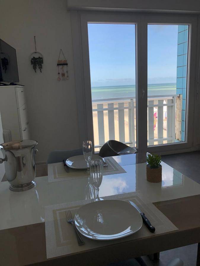Appartement entier, Appartement sur la plage de Malo les bains vue mer in Plage de Malo-les-Bains, Dunkerque