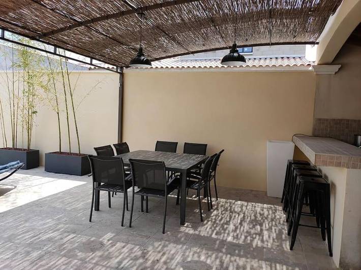 Gîte pour 4 personnes, avec piscine et jardin ainsi que vue et terrasse à Mas-Blanc-des-Alpilles - 3