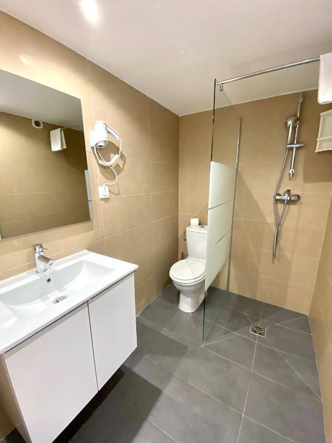 Location de vacances pour 3 personnes, avec piscine ainsi que vue et terrasse, animaux acceptés à Calvi - 4