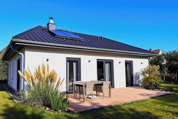 Ferienhaus am Strand für 4 Personen, mit Terrasse und Garten sowie Sauna auf Rügen