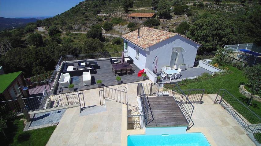 Location de vacances pour 8 personnes, avec piscine et terrasse à Pietralba - 2