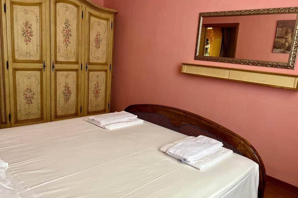 Cozy three-room apartment surrounded by greenery near the sea in Costa Etrusca