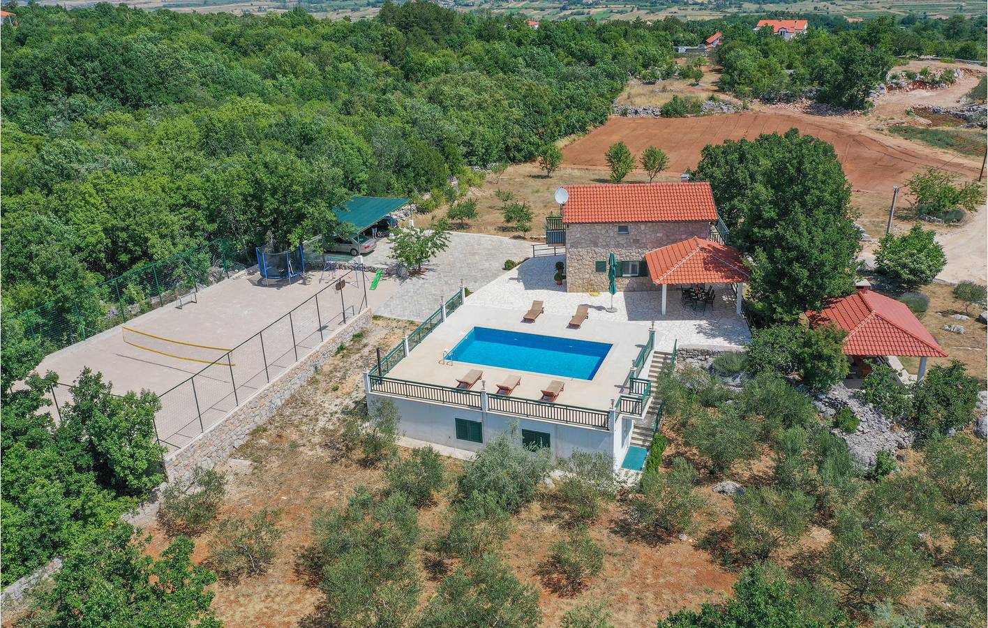Gemütliche 142 m² große Wohnung mit Pool, WLAN und Zugang zum Fluss in 1 km Entfernung in Imotski, Makarska Riviera