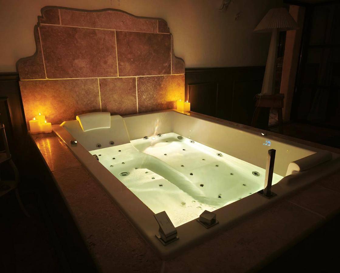 Double Room with Private Bathroom in Branges, Région de Louhans