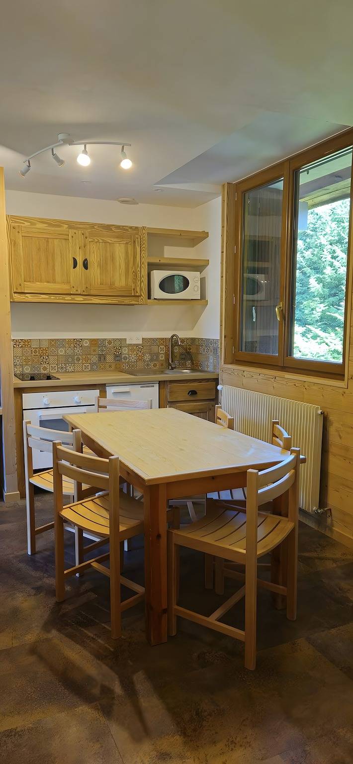 Location de vacances pour 6 personnes, avec jardin, animaux acceptés à Les Déserts