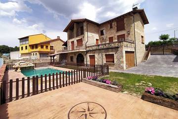 Casa rural para 13 personas, con piscina, Se admiten mascotas en Sierra de la Demanda